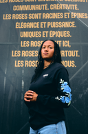 T-SHIRT AVEC ROSES SUR LES MANCHES – UNISEXE